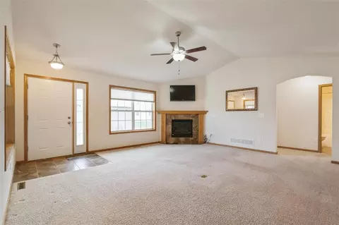 856 NE Crescent View Dr, Cedar Rapids, IA 52402 photo 5
