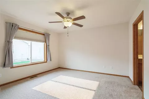 856 NE Crescent View Dr, Cedar Rapids, IA 52402 photo 18