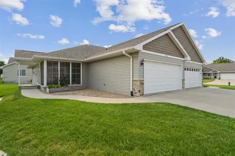 856 NE Crescent View Dr, Cedar Rapids, IA 52402 photo 4