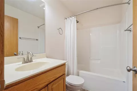 856 NE Crescent View Dr, Cedar Rapids, IA 52402 photo 17