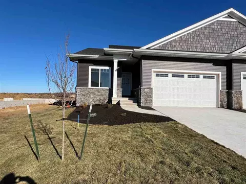 1250 Berkshire Ln, North Liberty, IA 52317