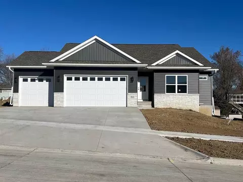 821 Prairie View Dr, West Branch, IA 52358