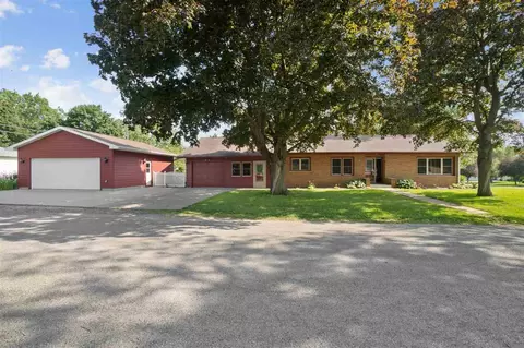 101 Sunnyside St, Lone Tree, IA 52755