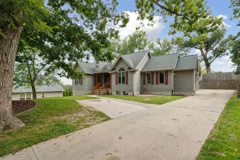 1400 34th St SE, Cedar Rapids, IA 52403