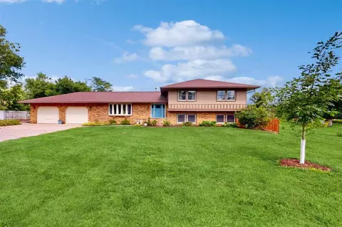 4130 W Valley Dr, Cedar Rapids, IA 52411 photo 2
