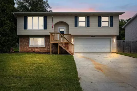 2832 Bradford Dr, Iowa City, IA 52240