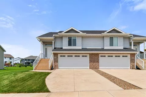1150 E Tartan Dr, North Liberty, IA 52317