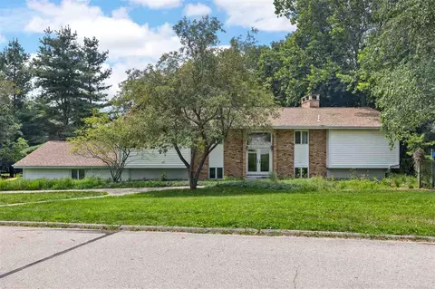 1 Brickwood Knl NE, Iowa City, IA 52240