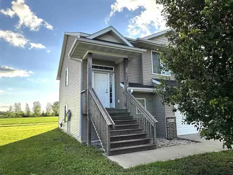 2863 Whispering Meadow Dr, Iowa City, IA 52240