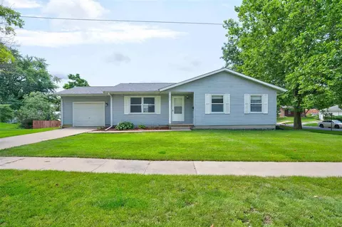 303 E Washington St, Sigourney, IA 52591