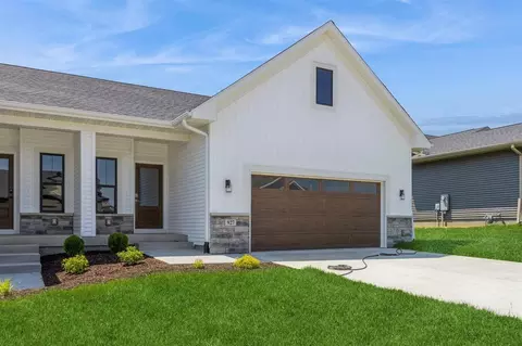 927 Oakland Trl, Solon, IA 52333
