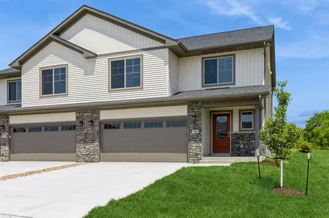 918 Oakland Trl, Solon, IA 52333