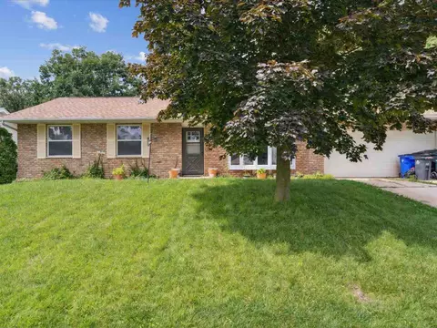 6723 Brentwood Dr NE, Cedar Rapids, IA 52402