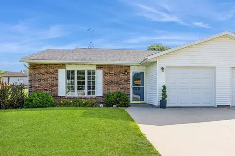 210 Valley Rd, Williamsburg, IA 52361
