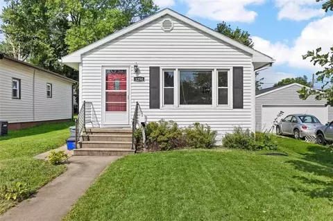 1250 8th St, Marion, IA 52302