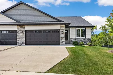 1103 Creekside Dr, Tiffin, IA 52340