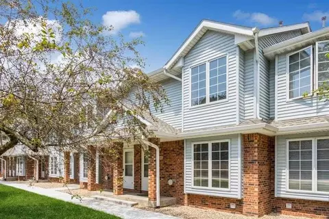 356 Westside Dr, Iowa City, IA 52246