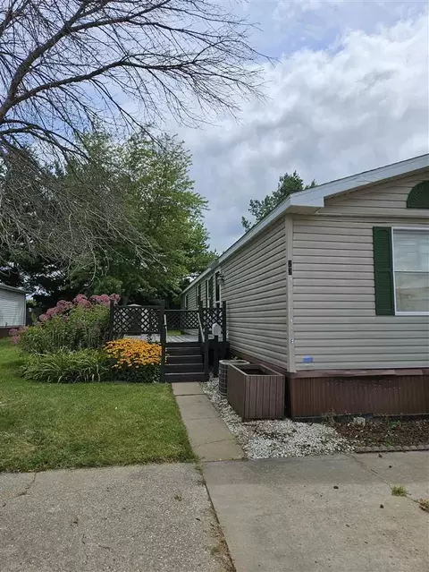 22 Erobi Ln, Iowa City, IA 52240