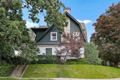1132 Muscatine Ave, Iowa City, IA 52240