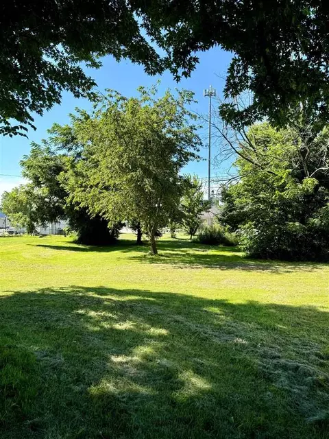 Grove St, Shellsburg, IA 52332