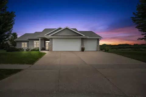 1606 12th Ave S, Vinton, IA 52349