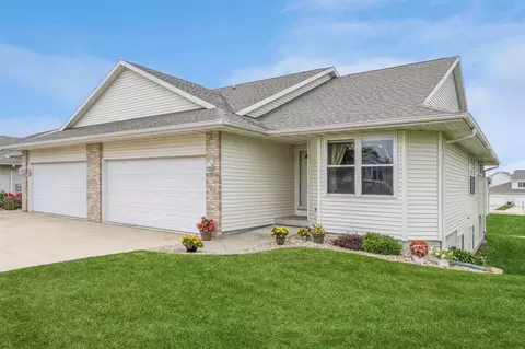 6704 Waterview Dr SW, Cedar Rapids, IA 52404