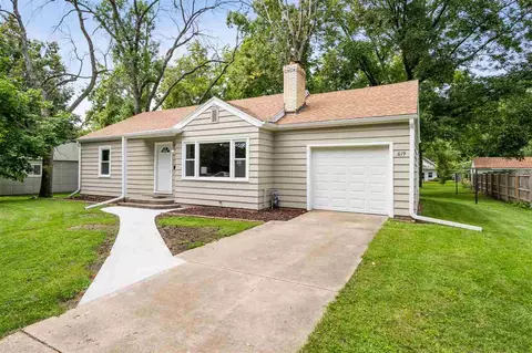 619 3rd Ave, Iowa City, IA 52245