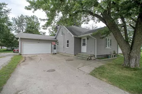 308 Water St, Center Point, IA 52213