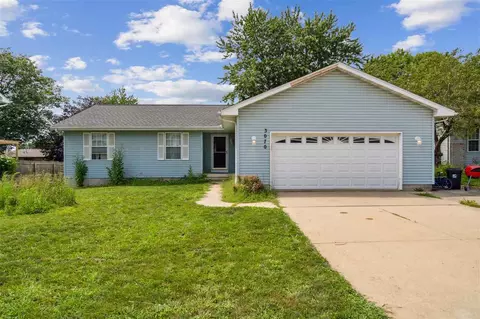 3070 4th St, Marion, IA 52302
