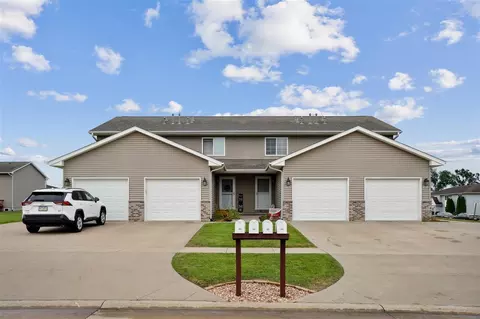 1820 Comisky Ct, Ely, IA 52227