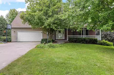 1712 Timber Hills Dr, Coralville, IA 52241
