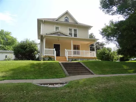 507 W Welsh St, Williamsburg, IA 52361