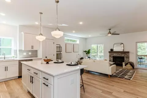 466 Cherry Ave, Iowa City, IA 52240