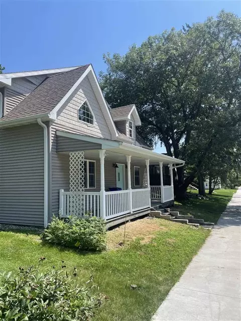 231 E 3rd St, Riverside, IA 52327 photo 2
