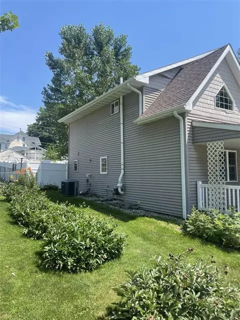 231 E 3rd St, Riverside, IA 52327 photo 3
