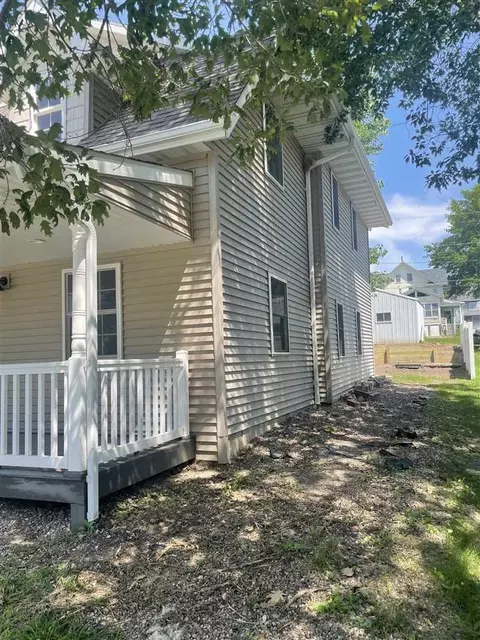 231 E 3rd St, Riverside, IA 52327 photo 4