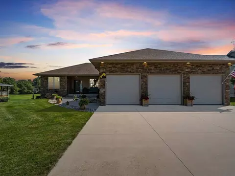 2917 Wyatt Dr NE, North Liberty, IA 52317