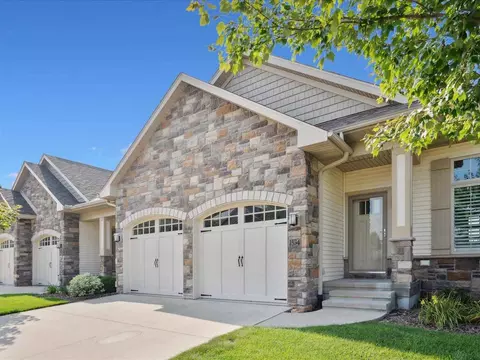 1534 Cedar Vista Ln, North Liberty, IA 52317