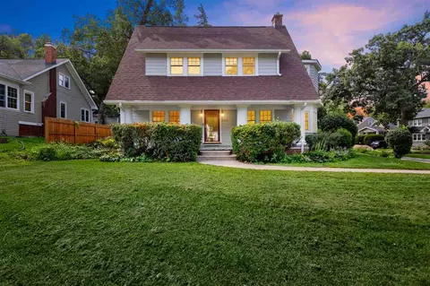 2003 Glenway Dr SE, Cedar Rapids, IA 52403