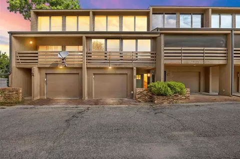 1218 NE Oakland Rd NE, Cedar Rapids, IA 52402