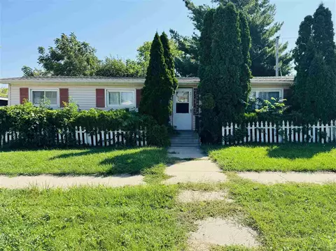 403 S Highland St, Williamsburg, IA 52361