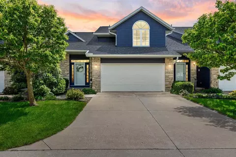 784 W Side Dr, Iowacity, IA 52246