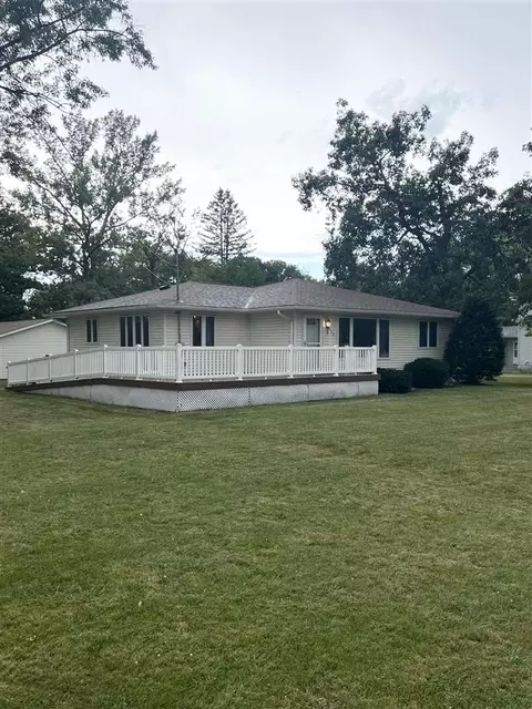 515 1st St N, Maynard, IA 50655