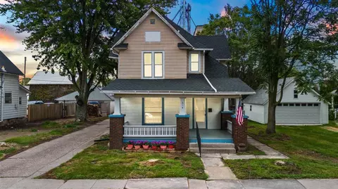 614 E 2nd St, Washington, IA 52353