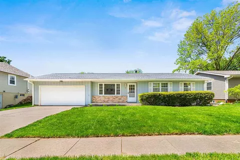 765 Keswick Dr, Iowa City, IA 52246