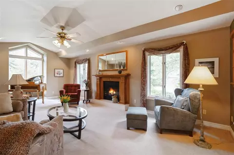 8801 Deer Crest Dr, Cedar Rapids, IA 52411 photo 5