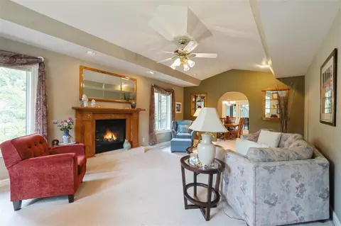 8801 Deer Crest Dr, Cedar Rapids, IA 52411 photo 6