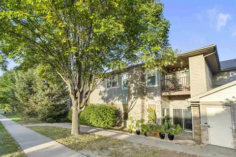 1742 Algonquin Rd, Iowa City, IA 52245
