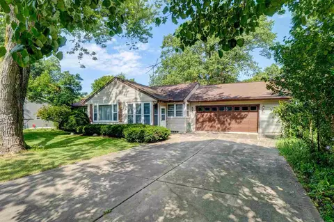 125 Hickory Dr, Columbus Junction, IA 52738