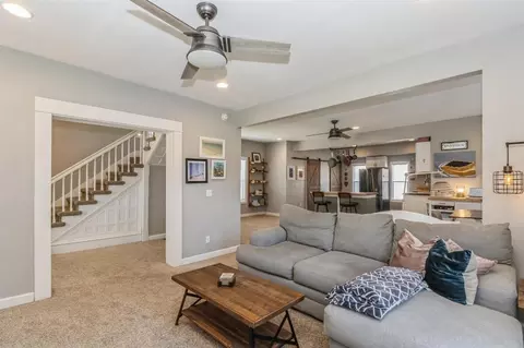 922 E Ave NW, Cedar Rapids, IA 52405 photo 5